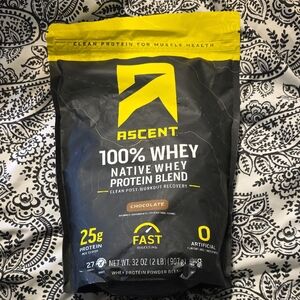 Ascent Chocolate Whey Protein Blend 32oz